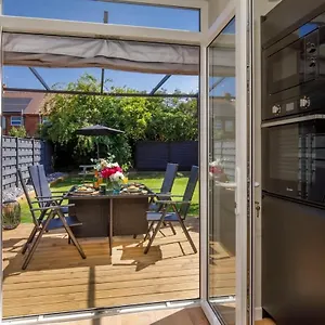  Holiday home The Dodsworth Modern 4 Bedroom House, Sleeps 8